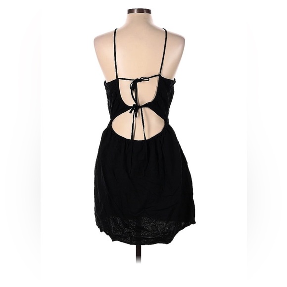 black dress - Picture 2 of 3